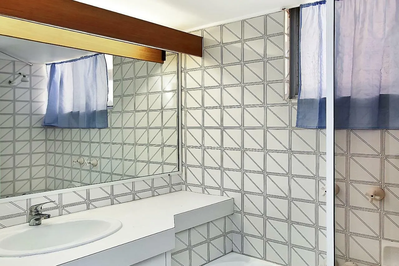 Monterey Lodge Unit 10 27 Warne Terrace Kings Beach Caloundra 0*,  Australie